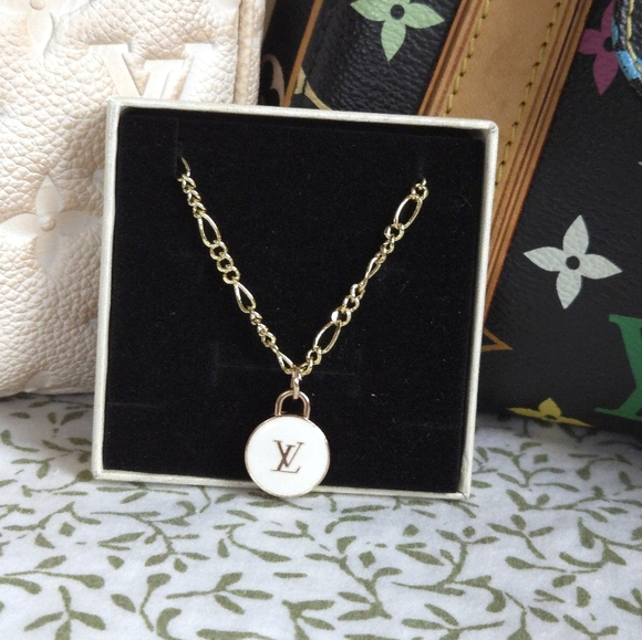 LV Zipper Pull Necklace with Gold-Plated Chain – Unique Accessory - Picture 2 of 2